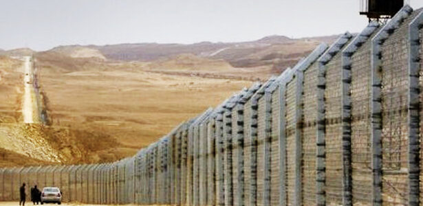 Israel_border_fence_with_Egypt_697_x_300