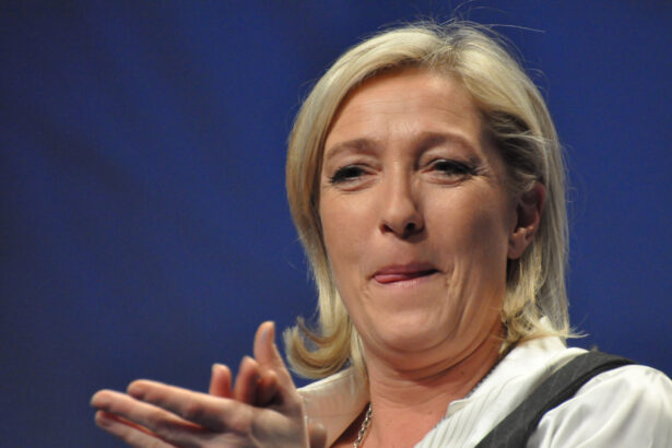 marine-le-pen-extreme-droite