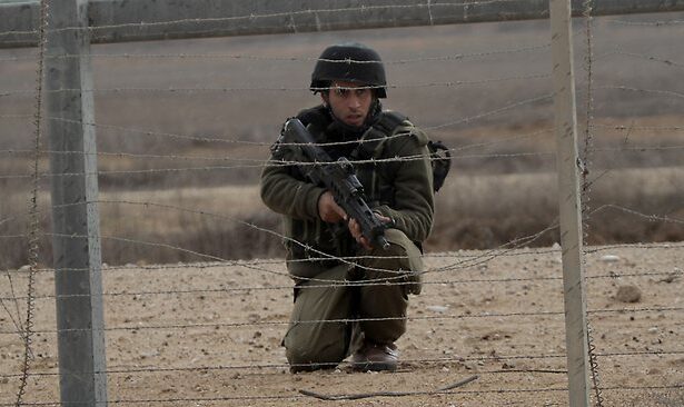 176288-israeli-soldier-gaza-border