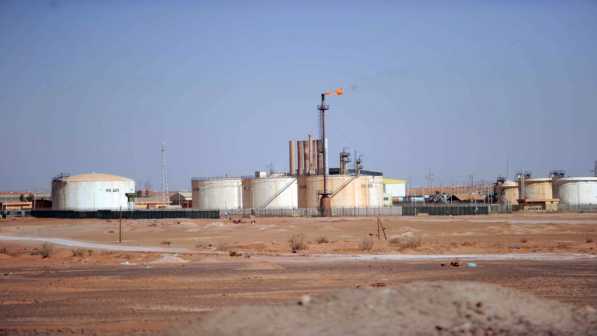 انهيار أسعار النفط أثر على اقتصاد الجزائر