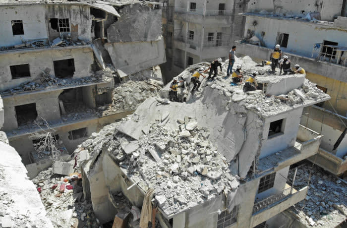 قصف مبنى بسوريا