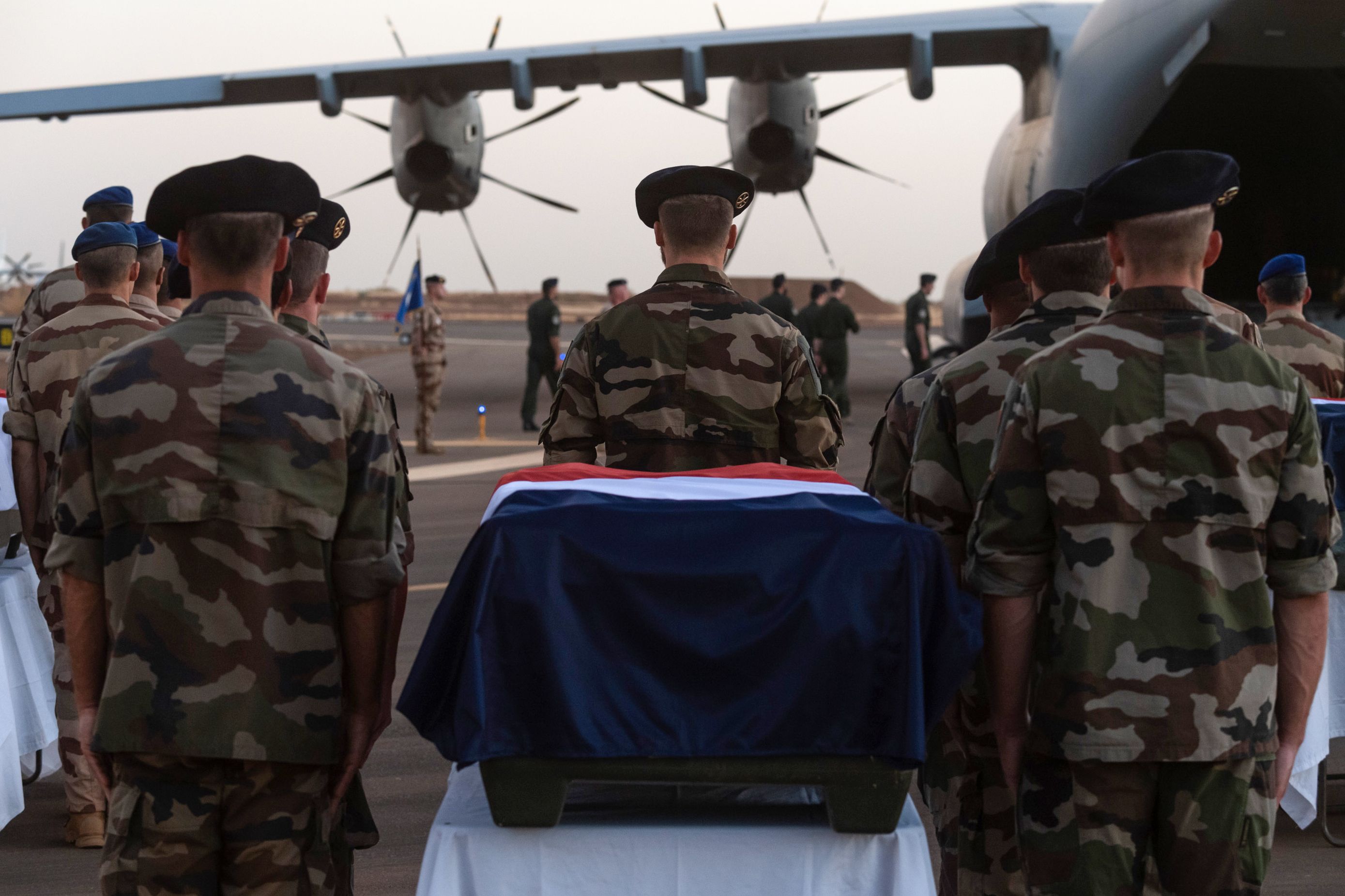 العملية العسكرية في مالي راح ضحيتها عشرات الجنود الفرنسيين والمحليين