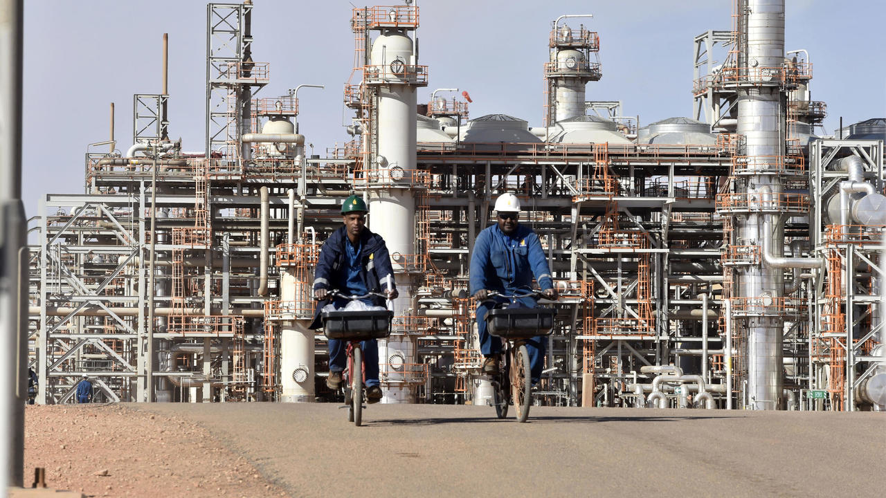 تراجع عائدات النفط الجزائري