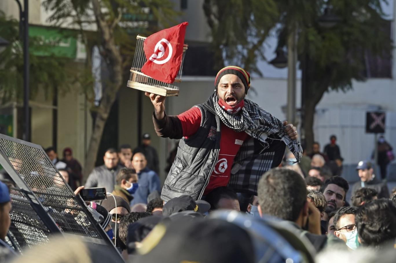 يأمل التونسيون في انفراج الوضع الاقتصادي قريبا