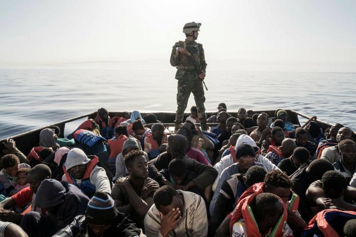 سلاح الهجرة: ليبيا والاتحاد الأوروبي (2010)