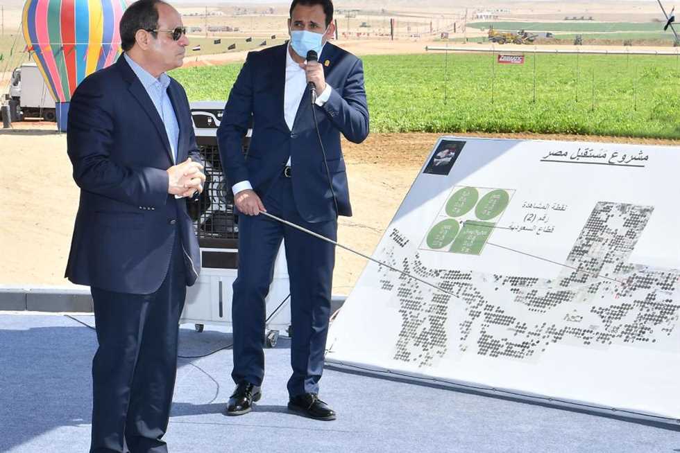 جولة السيسي في مشروع مستقبل مصر للإنتاج الزراعي مع العقيد بهاء الغنام