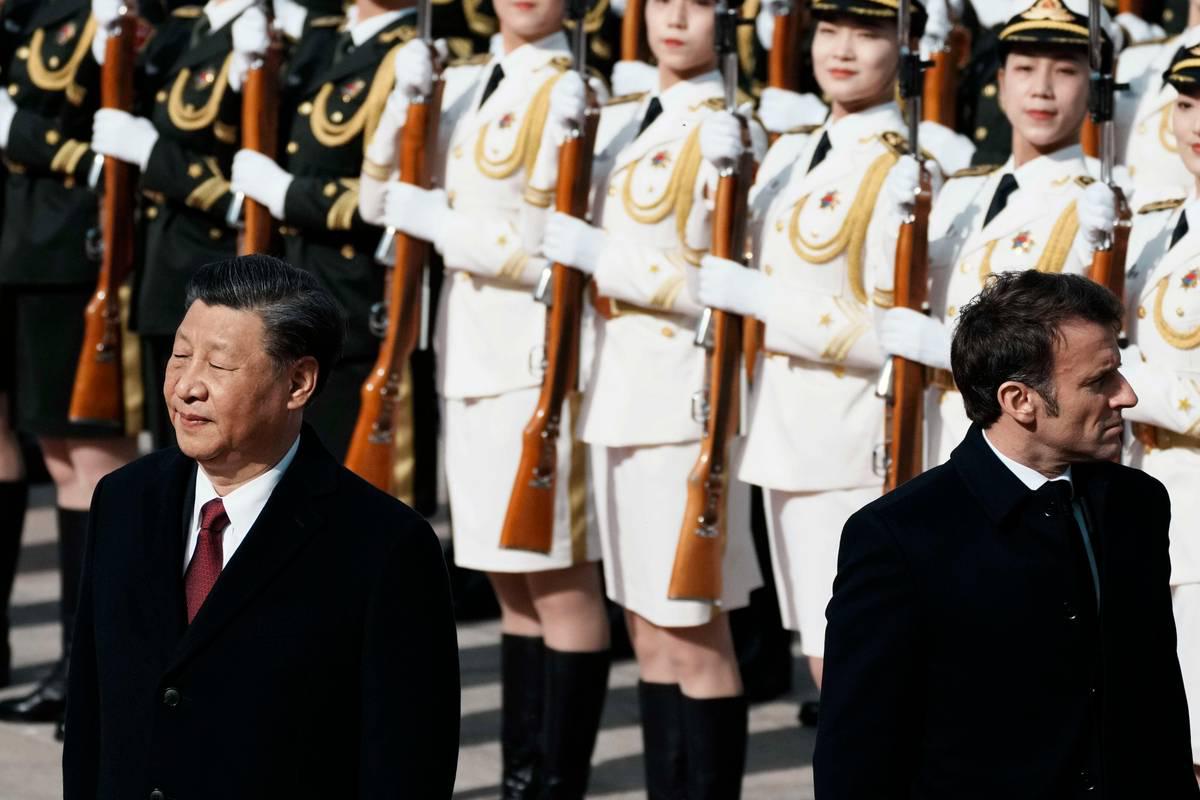 الرئيس الفرنسي خلال زيارته للصين