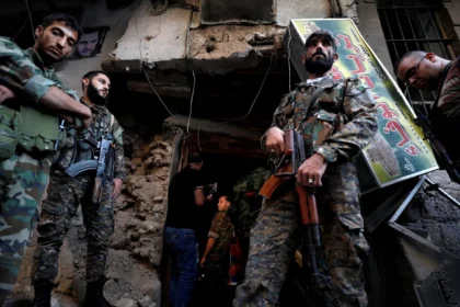 عناصر من قوات نظام الأسد (رويترز)